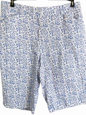Kim Rogers White and Blue Floral Walking Shorts. EC. Size 16